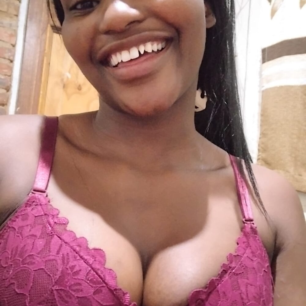 chatnmate.com scarlettdark23 livesex profile in brown-eyes cams