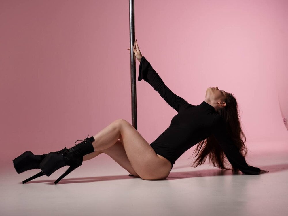 rudecam.live miss__evelyne livesex profile in granny cams