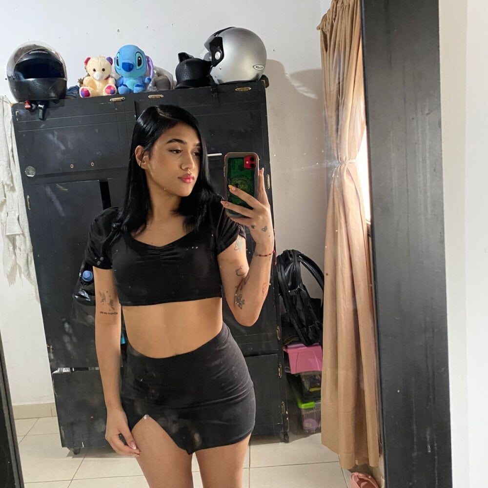 stripchat blueeskhy webcam profile pic via livesexasiancams.com