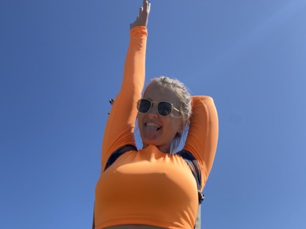 Live sex webcam photo for Amelia_naughtyGirl #289943602