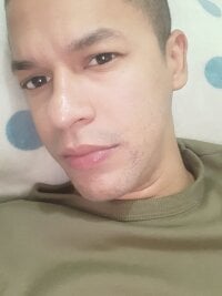 jerkingcutelatinboy15's Offline Chat Room