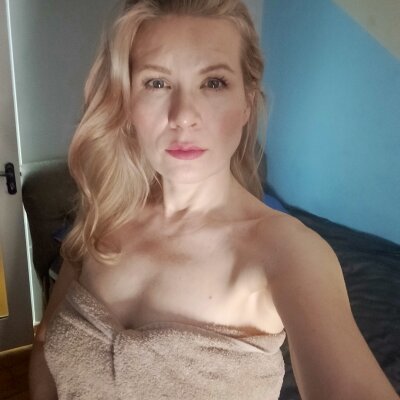 moonlav from stripchat