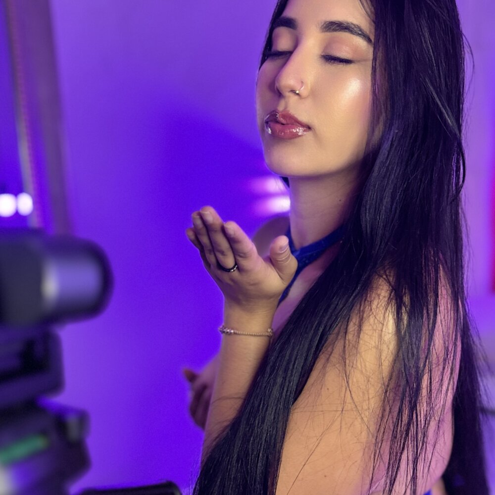 Live sex webcam photo for Candy__sweetx #290070286