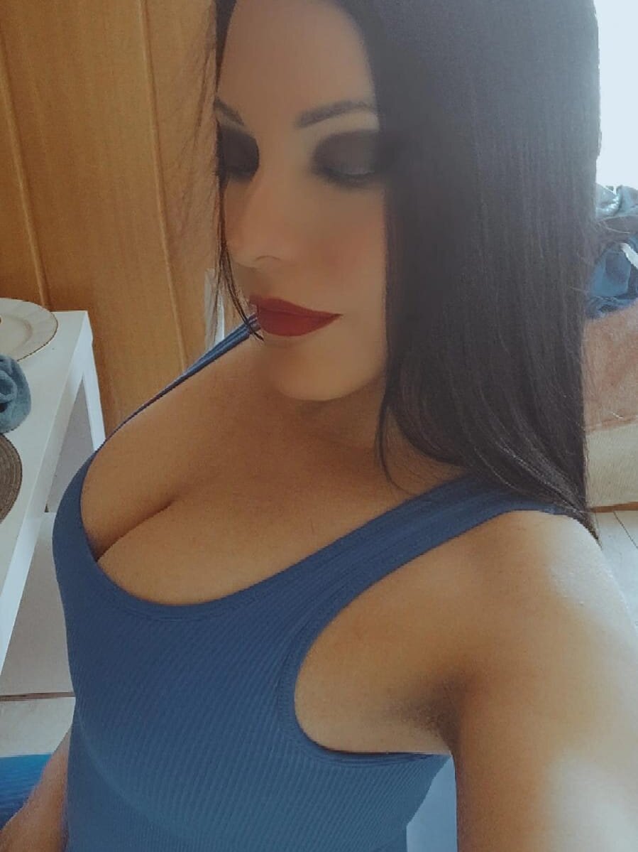 glamcambabes.com morena_ojazos_travieza-39 livesex profile in swiss-damn-its-expensive-for-me cams