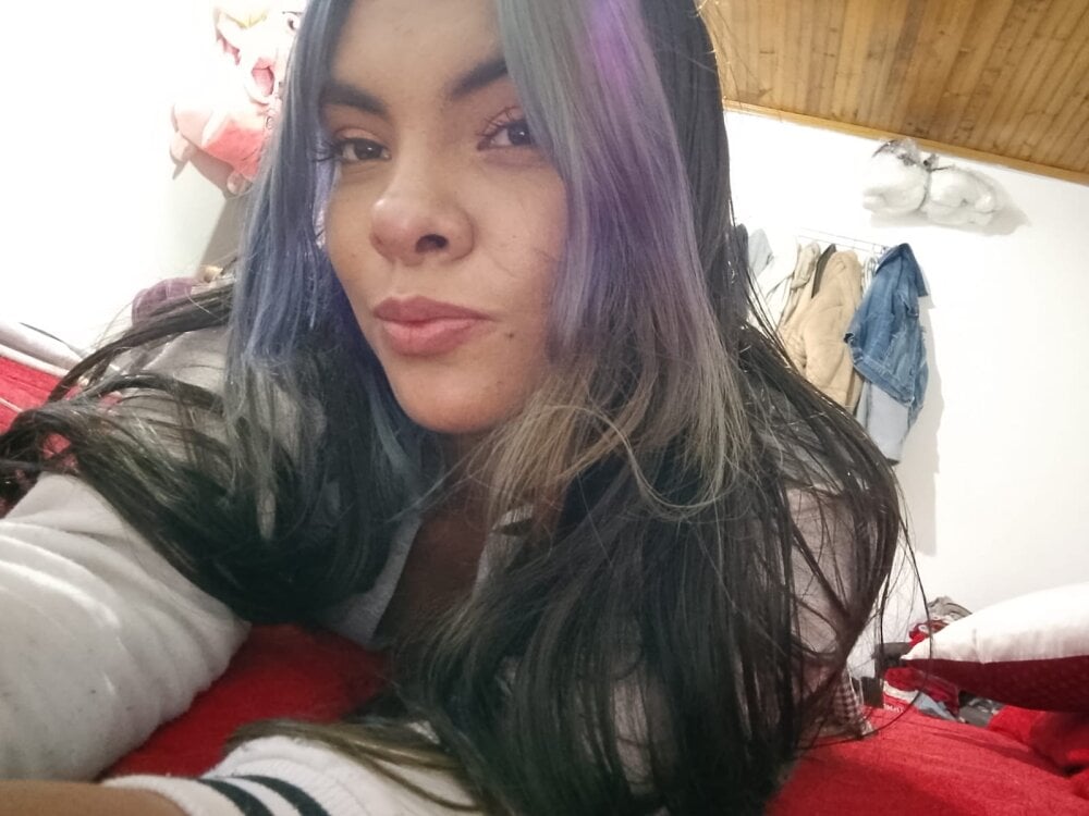 _cristal45 webcam profile - Taiwanese