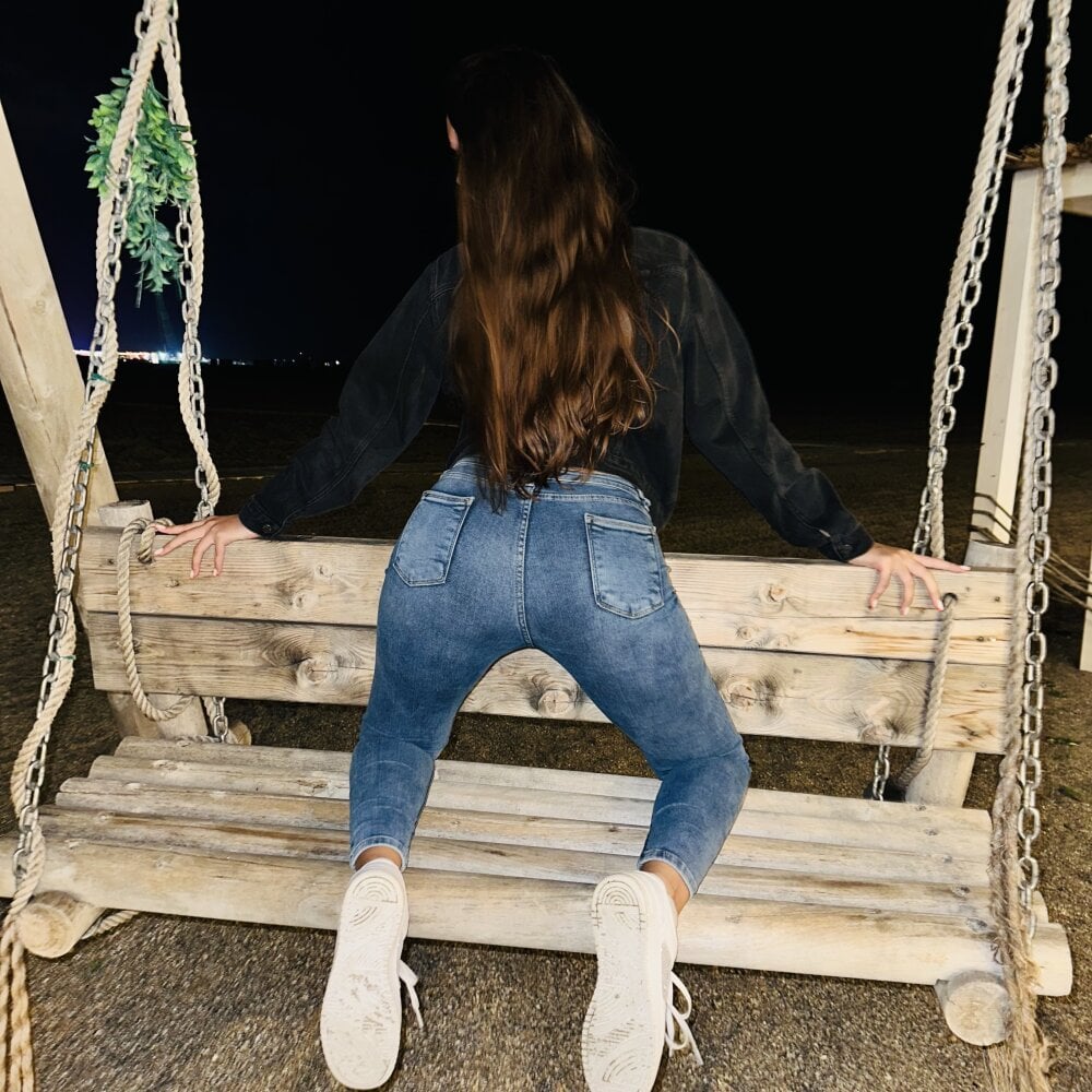 Live sex webcam photo for Fortune_888 #290048622