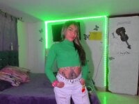 Daphne1012's Offline Chat Room