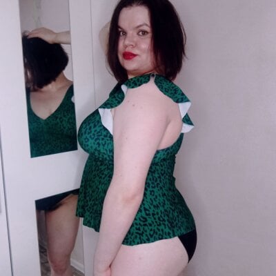 ninaleeone from stripchat
