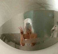 Dianess_a's Offline Chat Room