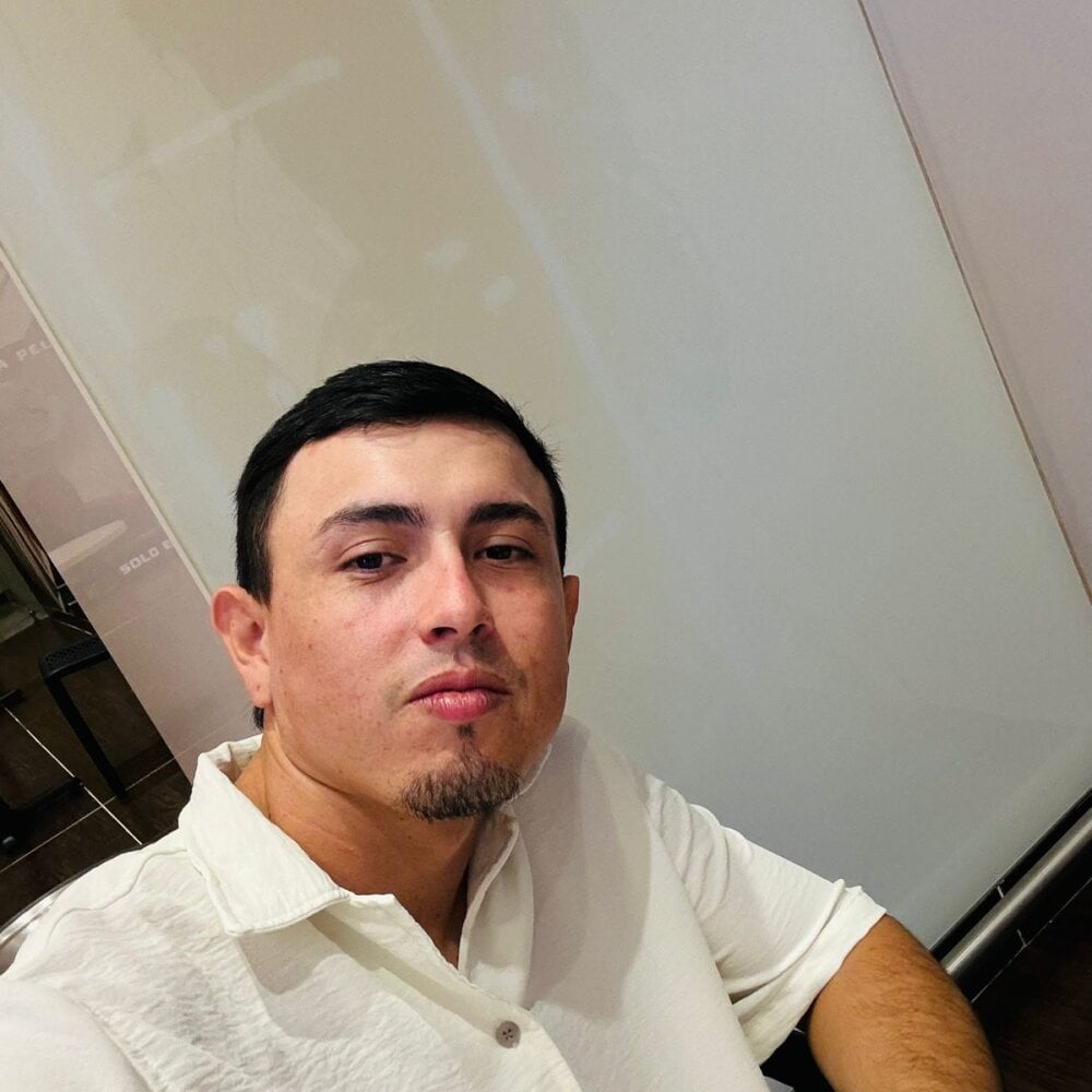 Offline XXX chat modela Sebascabro777