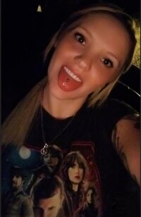VeaChevelle@xh's Offline Chat Room