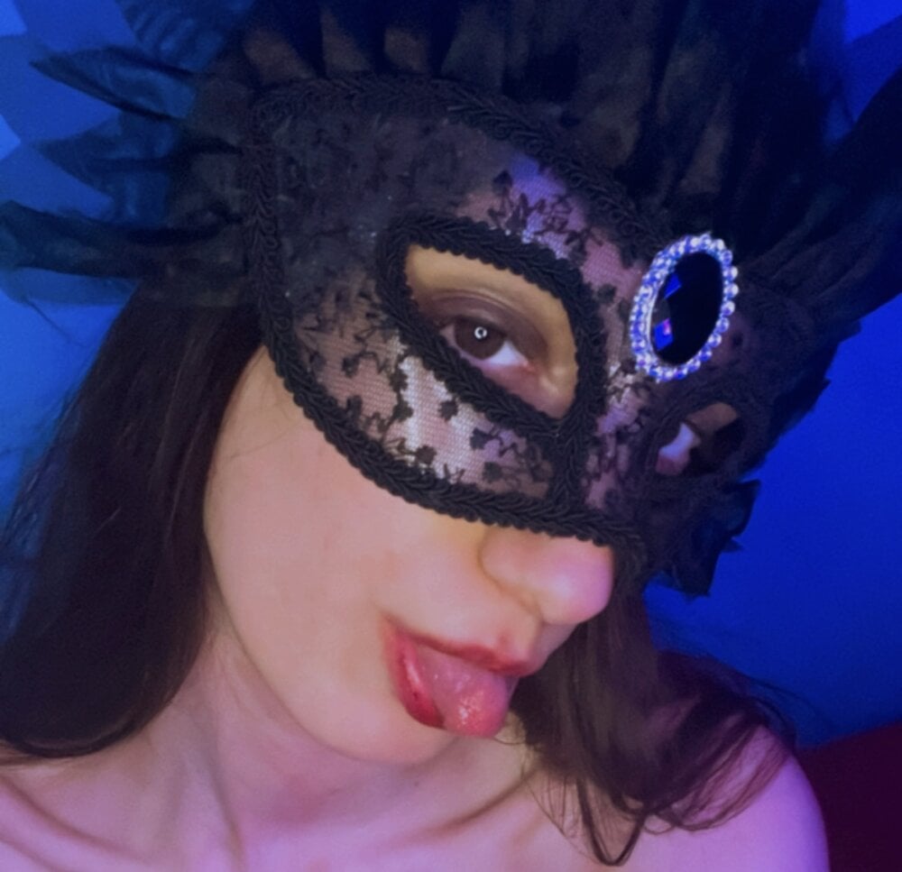 livesexbbwcams.com mariebellemont livesex profile in italia cams