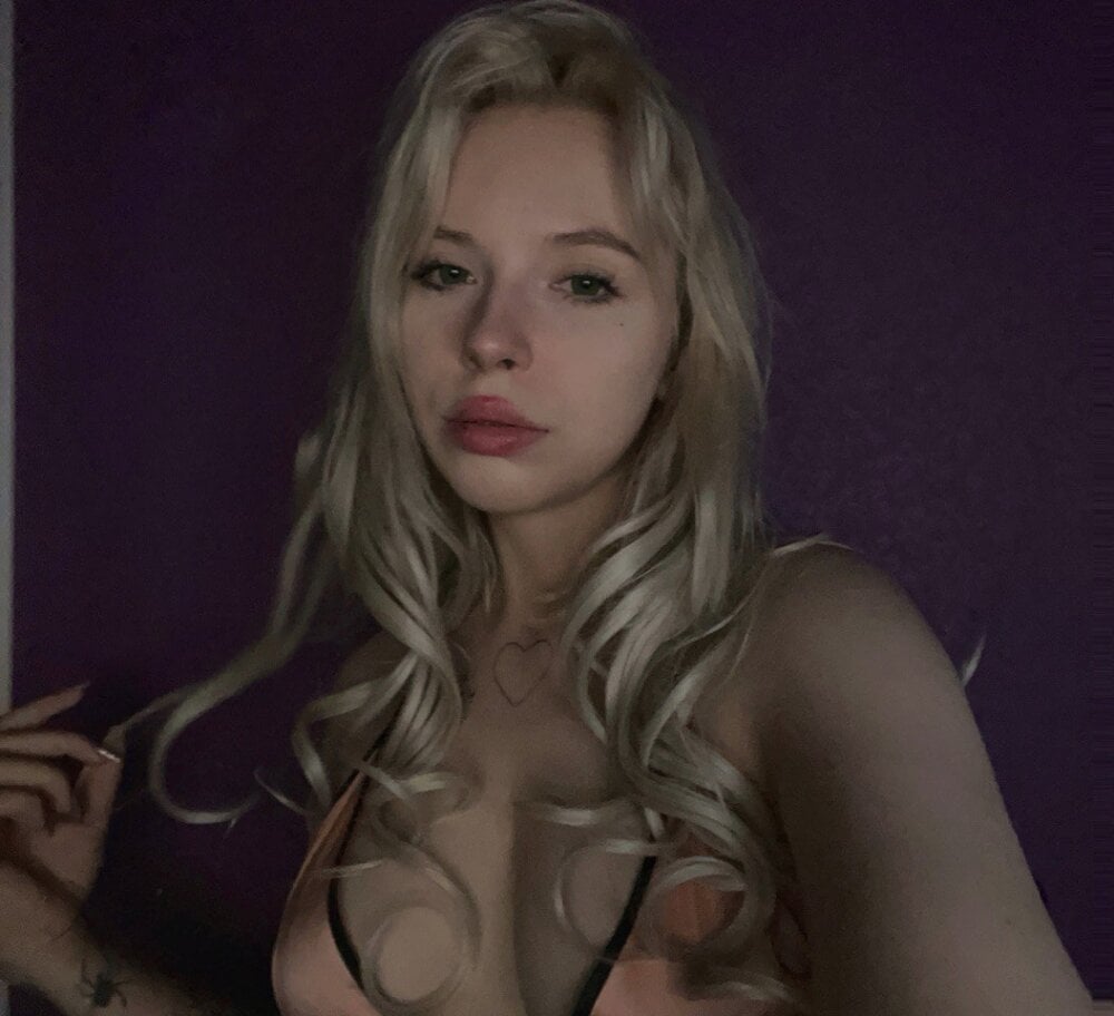 FloraHartell ⚓ live chat