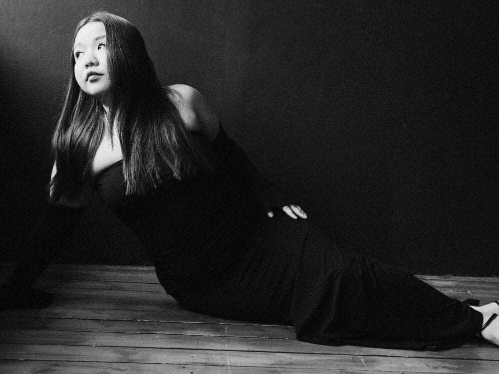 stripchat hungrybunny333 webcam profile pic via livesexbbwcams.com