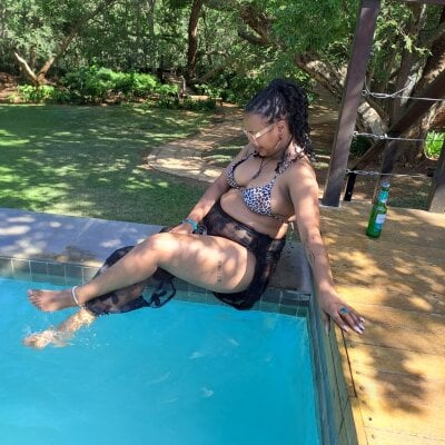 yummy_tanzanite from stripchat