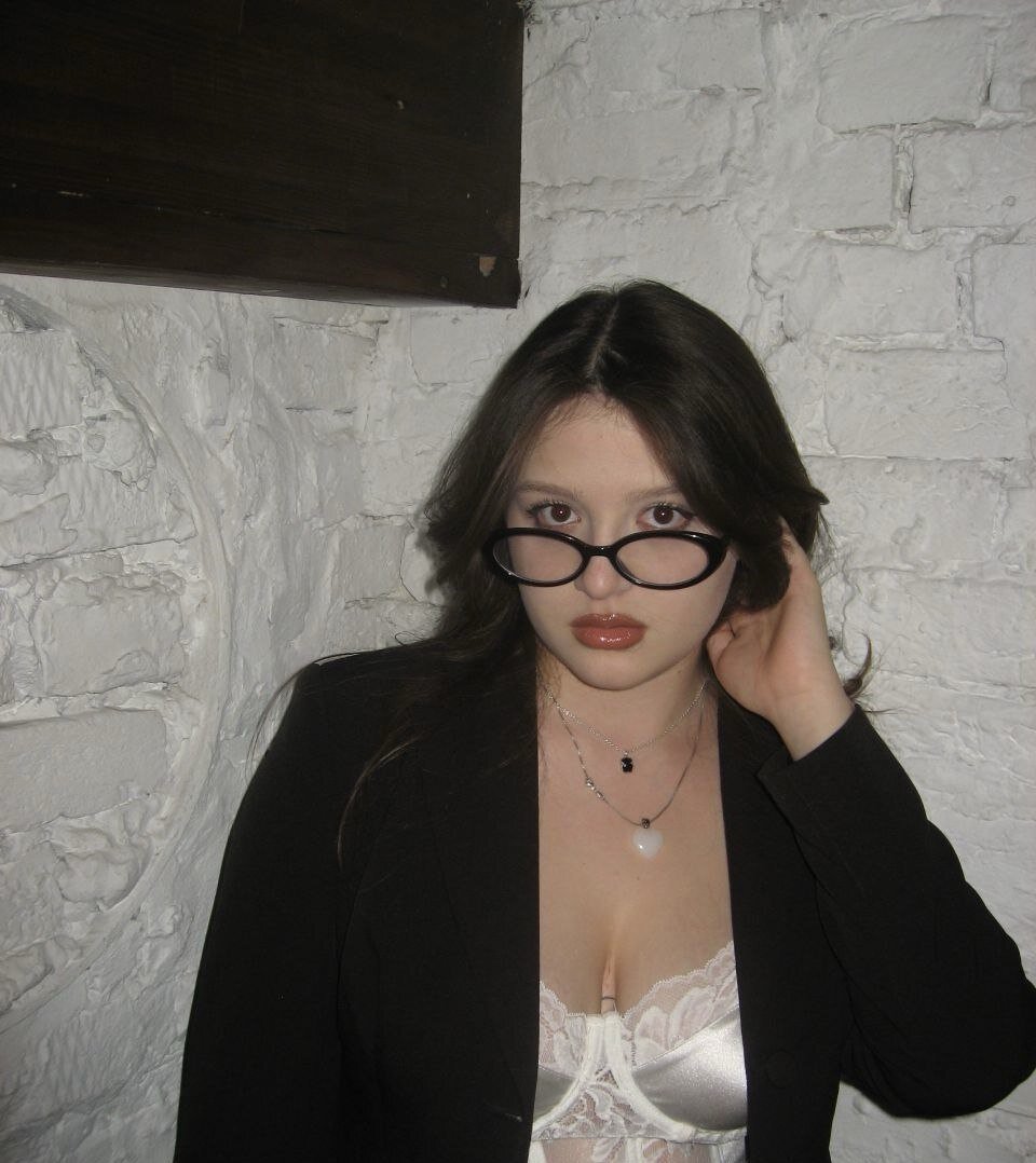 AnnetCurly