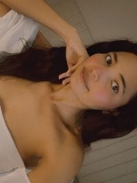 Elayha_28's webcam live show