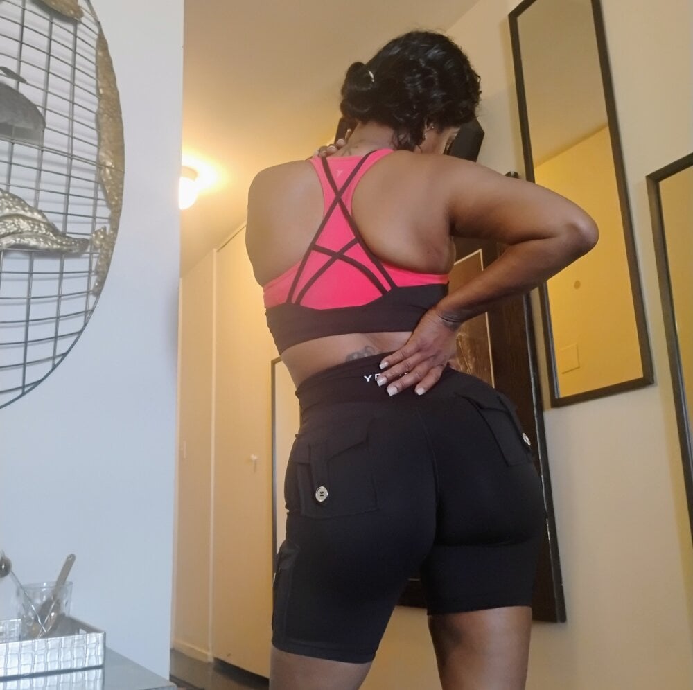 amateursex-livecam.com tastetheehoneyy livesex profile in ebony cams