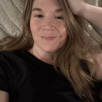 Cece_Smalls' Offline Chat Room