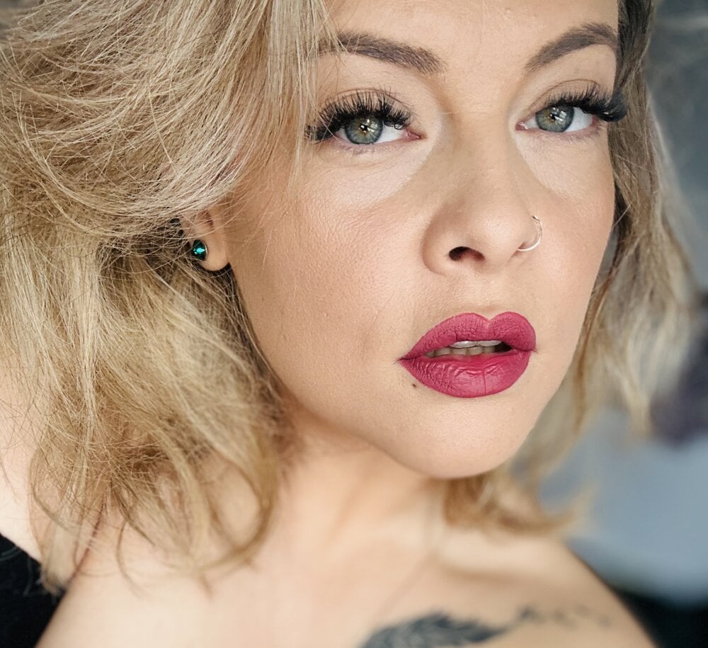 ZoeMesmerize's Offline XXX Chat