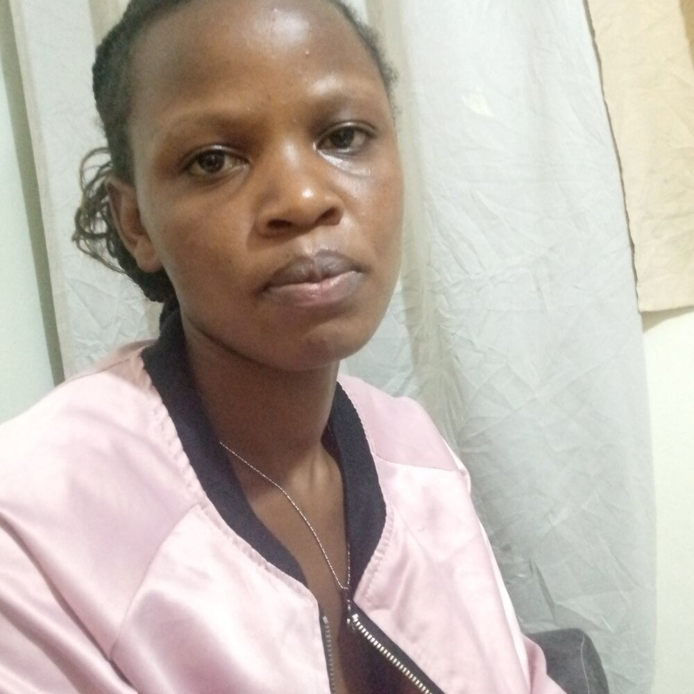 Live sex webcam photo for Petite-queen #289659163