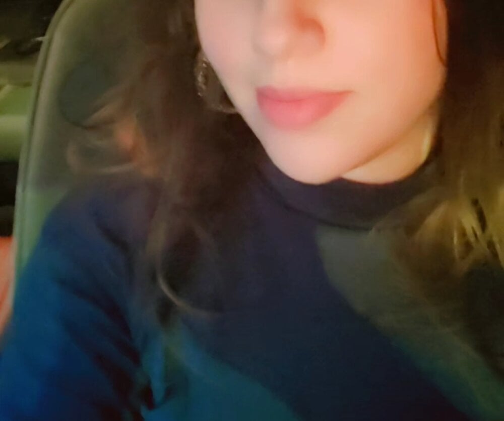 karina_kiko Adlı Modelin Çevrimdışı XXX Sohbeti