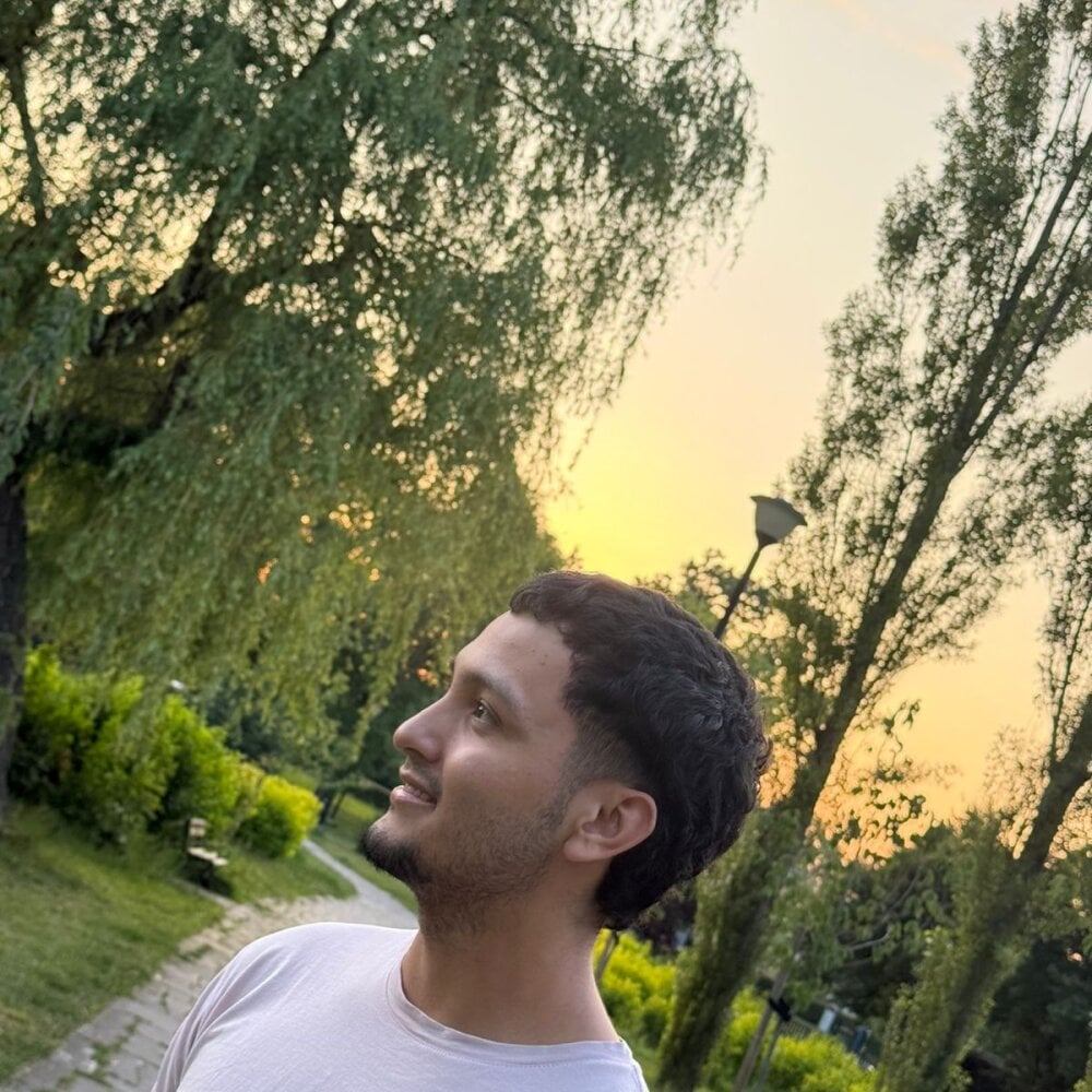 Casiel320's Offline XXX Chat