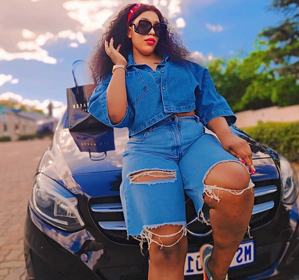 Live sex webcam photo for Kinkyphatass #290206434