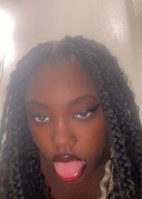 demon_glitter_princess18's Offline Chat Room