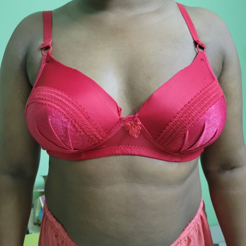 stripchat mihi- webcam profile pic via elivecams.com