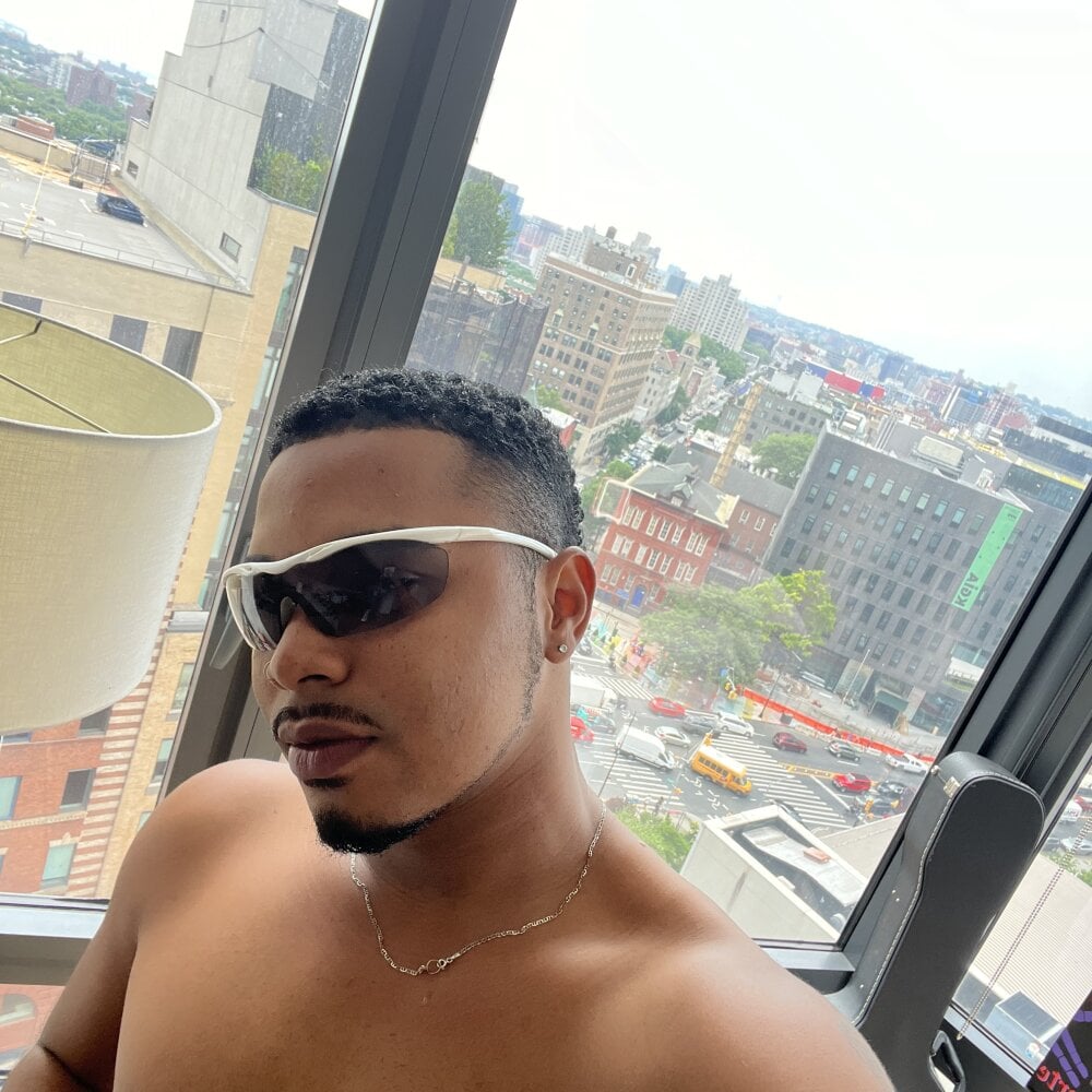 latinbbc_00's Offline XXX Chat