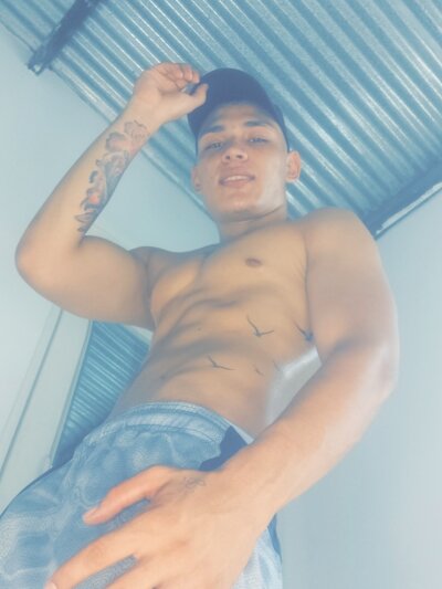 ryan_mitchell633 from stripchat