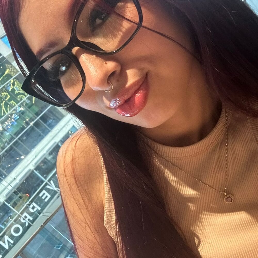 xxx-topcamgirls.com dafne_arias livesex profile in asian-angel1994 cams