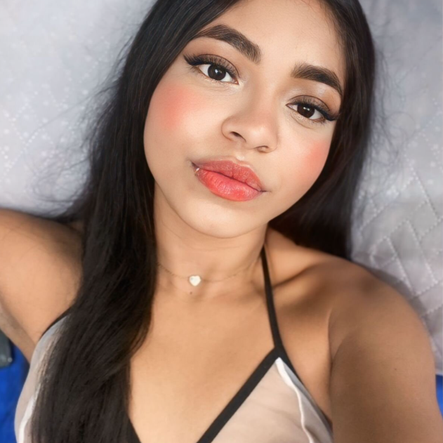 stripchat charlothe_01 webcam profile pic via iluvcams.com