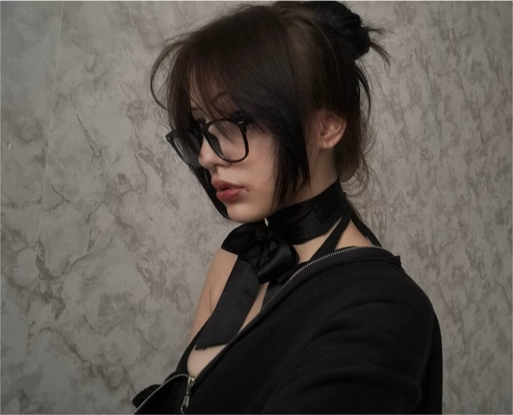 247camsex.com foretiff livesex profile in on-the-couch-d cams