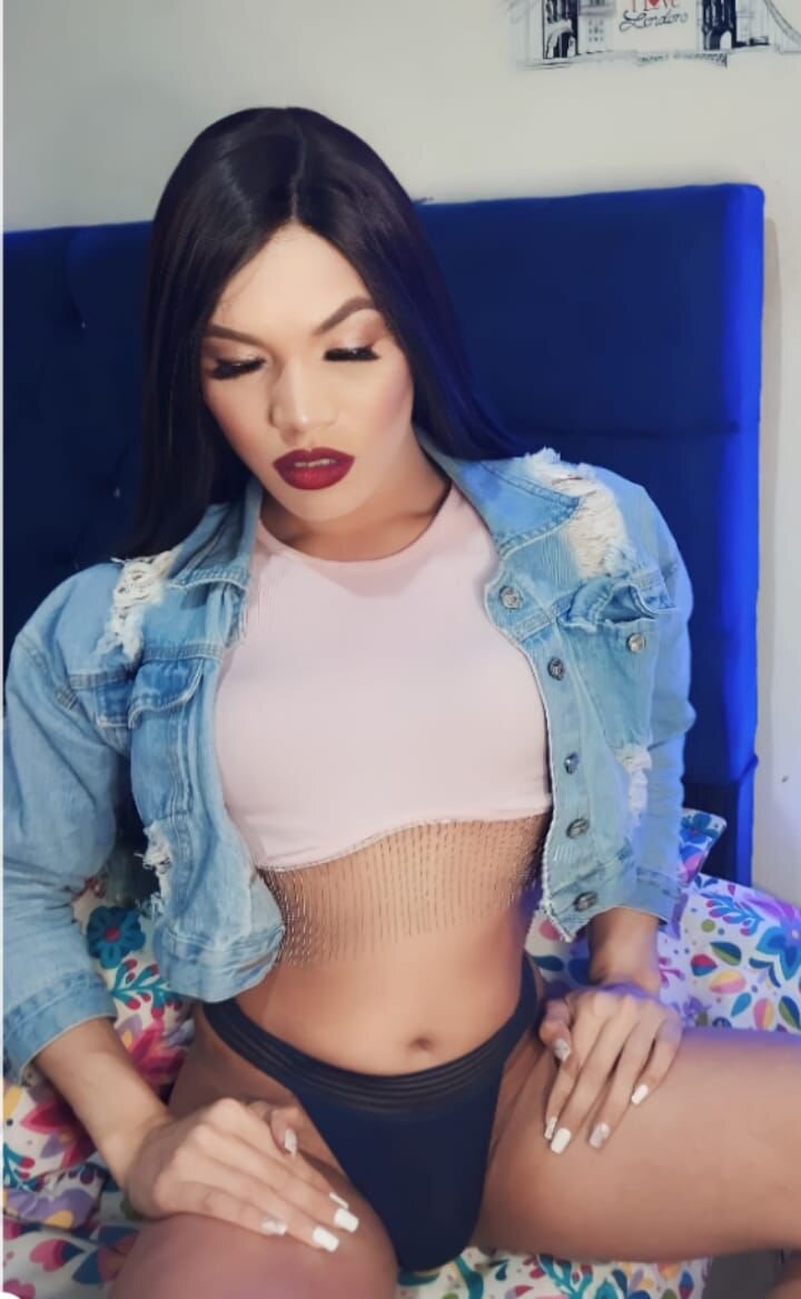amy_cellest