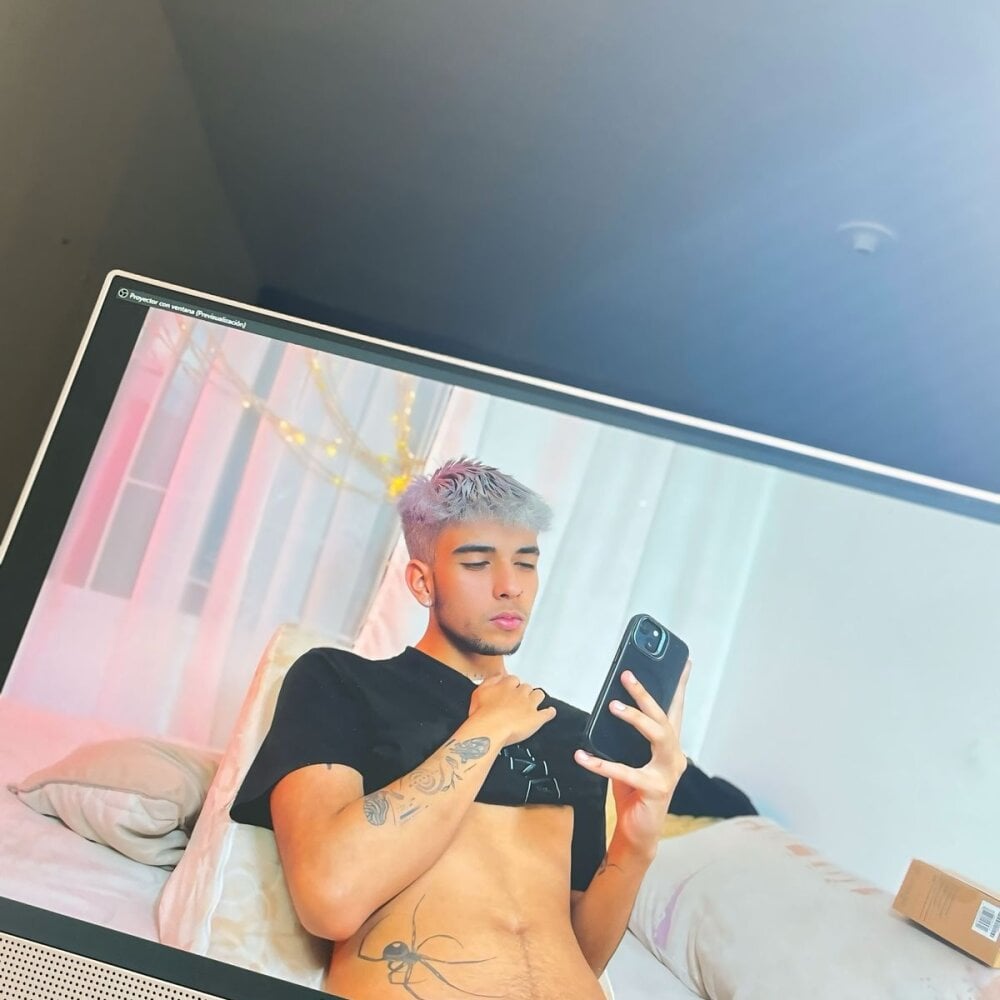andyy_coxs from stripchat