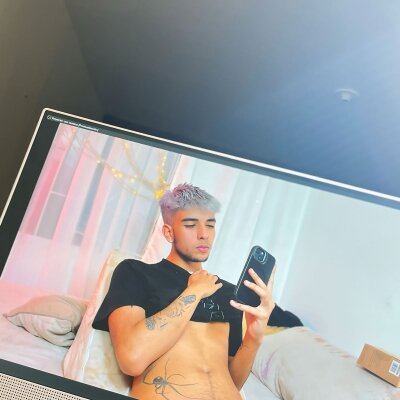 Andyy_coxs Male Colorful Webcam Sex
