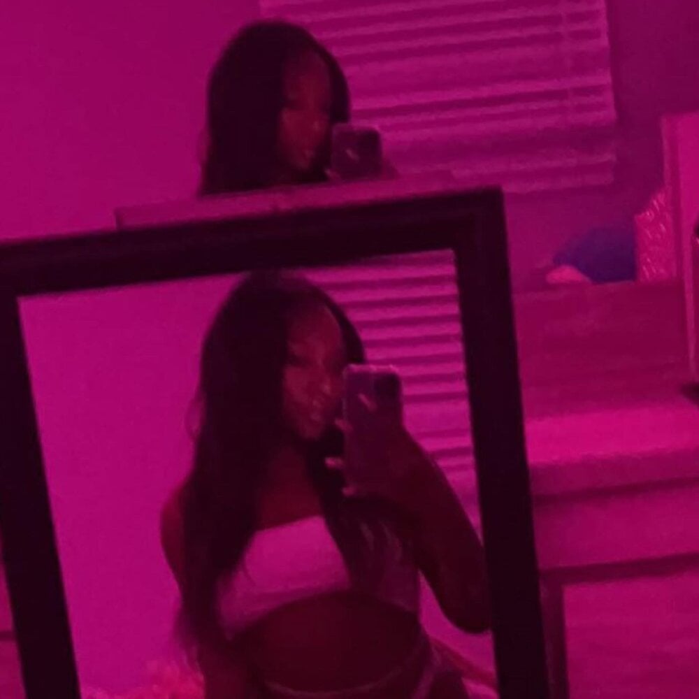 bestlivesexchat.com chocolatechipnip livesex profile in other-hair cams