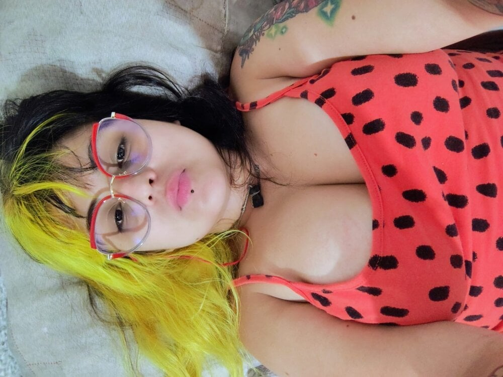 Courtney_Love_ profile