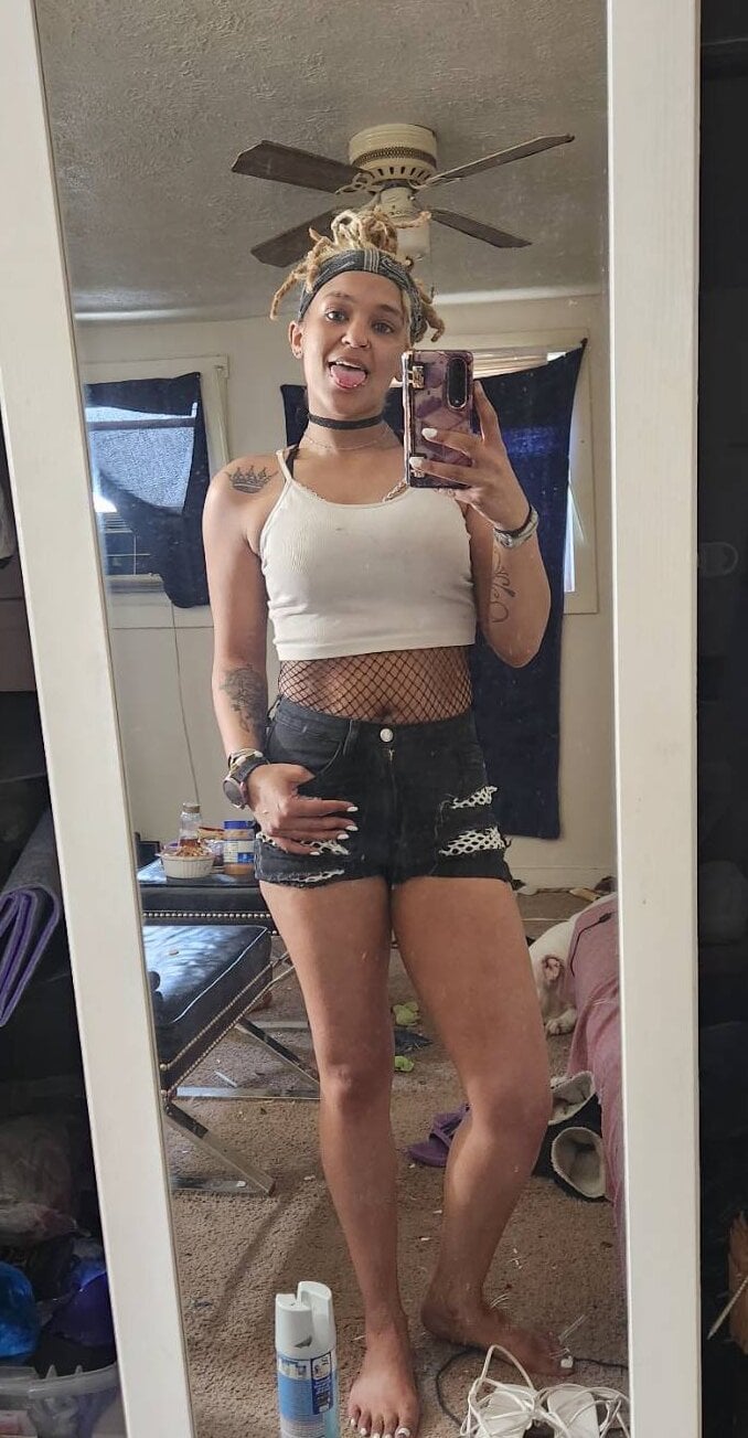 stripchat pikachudreams webcam profile pic via rudecam.live