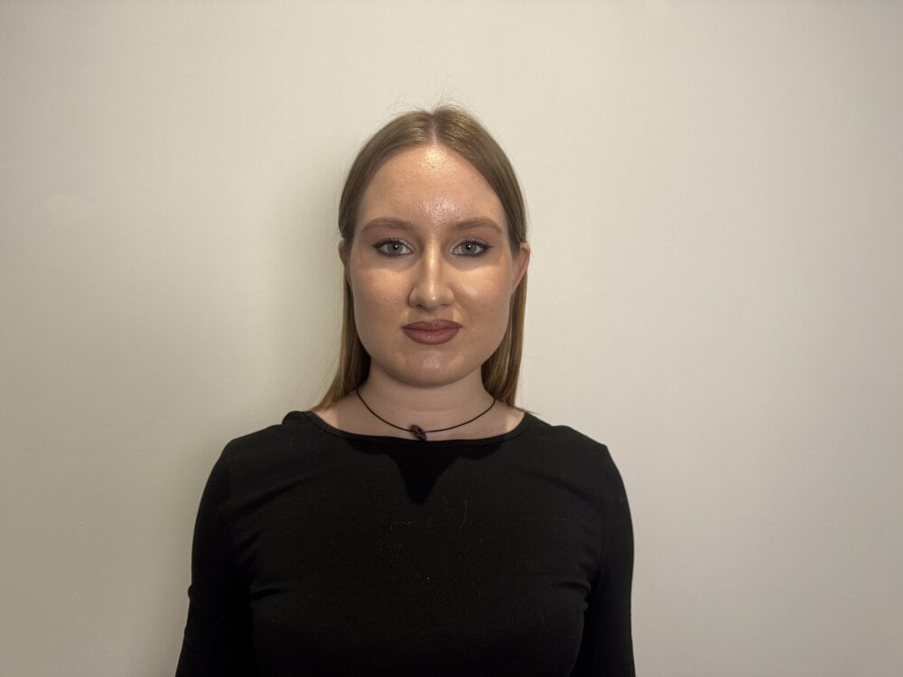 sierrazuver webcam profile - Finnish