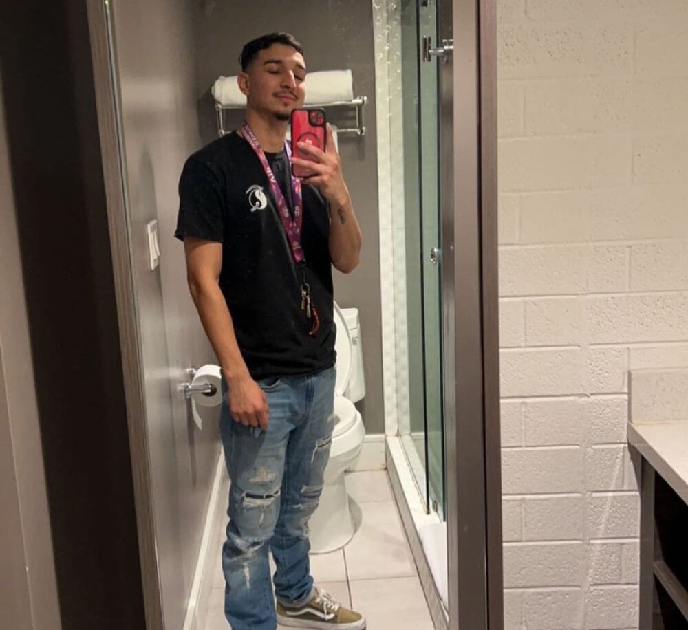 LatinoCum1 profile