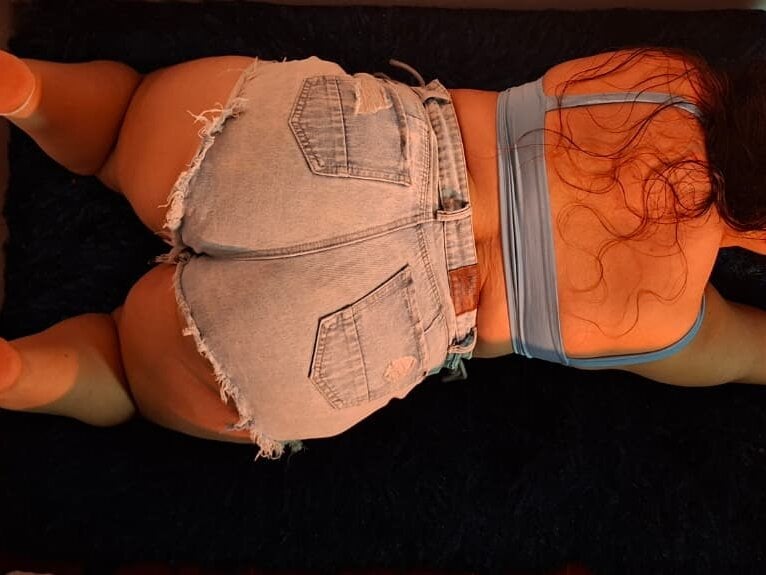 iluvcams.com eliannamoon livesex profile in id-be-happy-to-tell-you-in-person cams