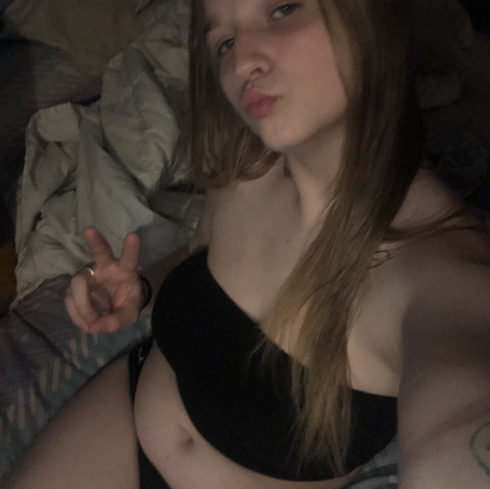 Hannahtheslut01's Offline XXX Chat