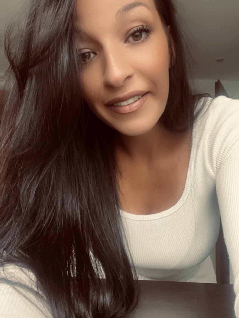 GoodWifeLillyy live cam model at StripChat