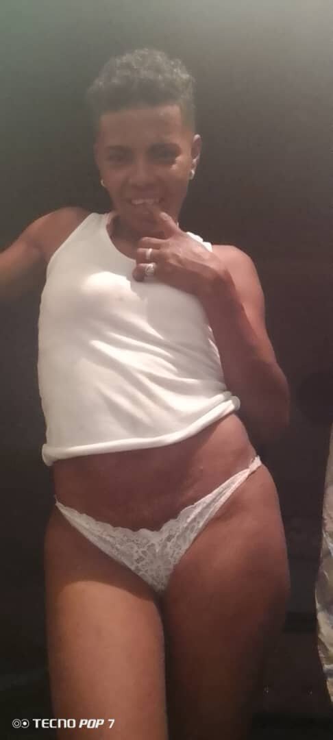 gina_black23