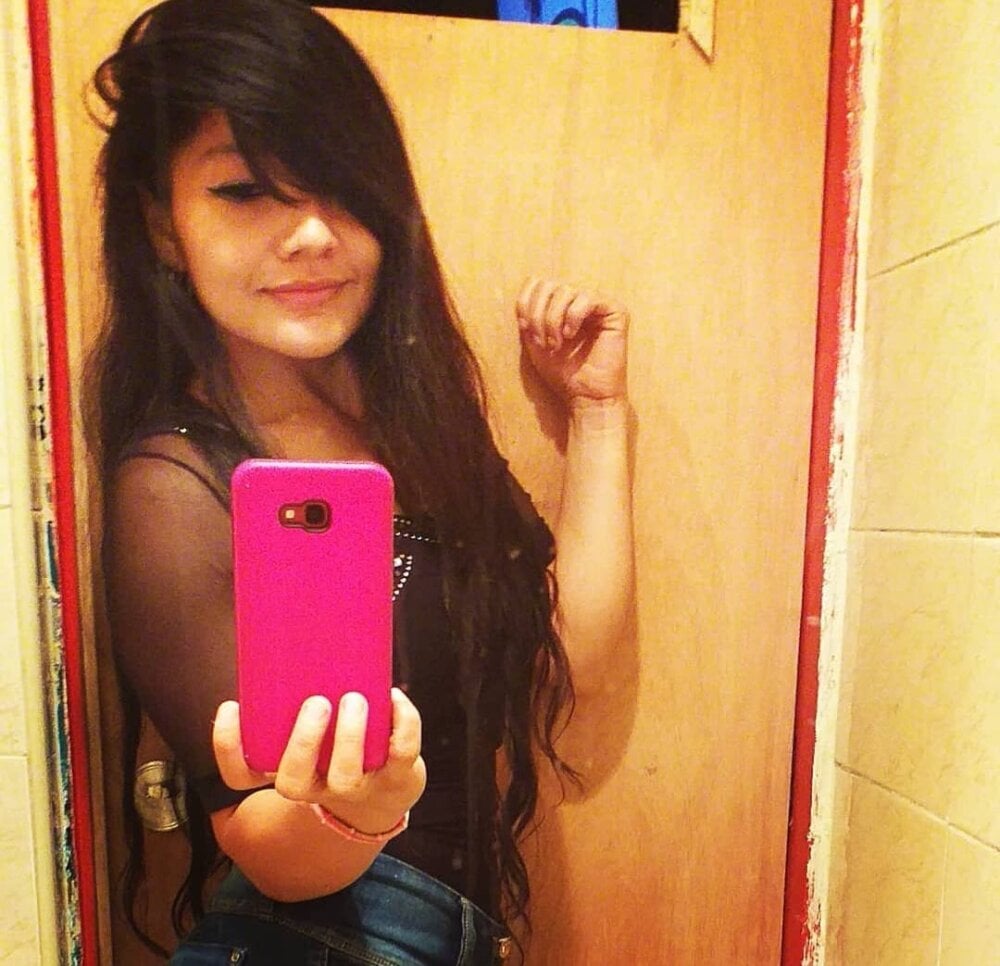 chatnmate.com nia_figueroa livesex profile in spanish cams