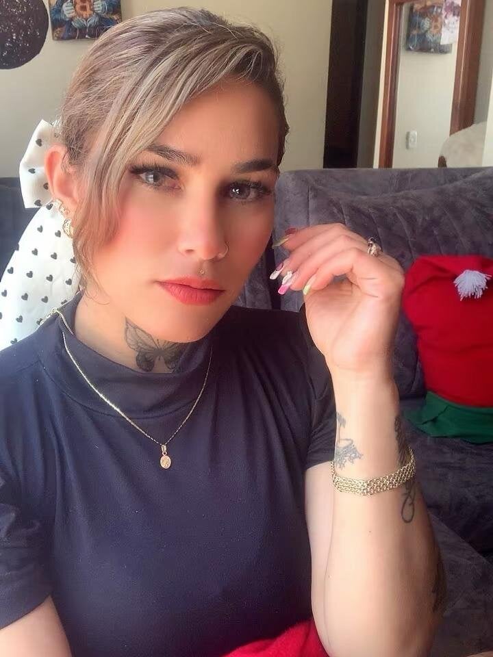 6livesex.com mirandablue303av livesex profile in somewhere-on-the-campus cams