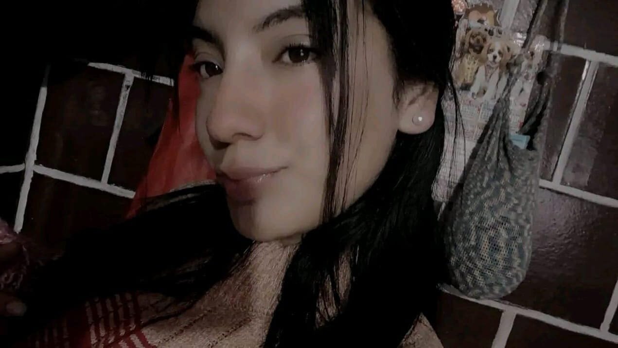 Shy_julieta_